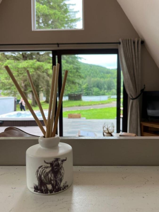 Bonnie Lodge-Lochside Location With Hot Tub Invergarry Eksteriør billede